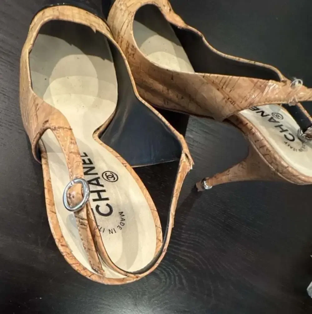 Chanel Coated Cork Black Patent Leather CC Cap-Toe Slingback Pumps 42 READ